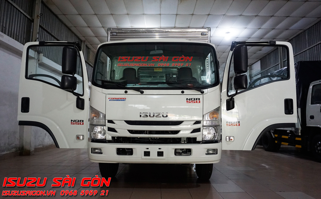 Xe Tải Isuzu 5 Tấn Thùng Kín 1